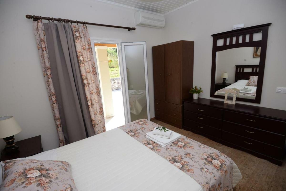 The Olive Grove House Villa คัสซิโอปี ภายนอก รูปภาพ