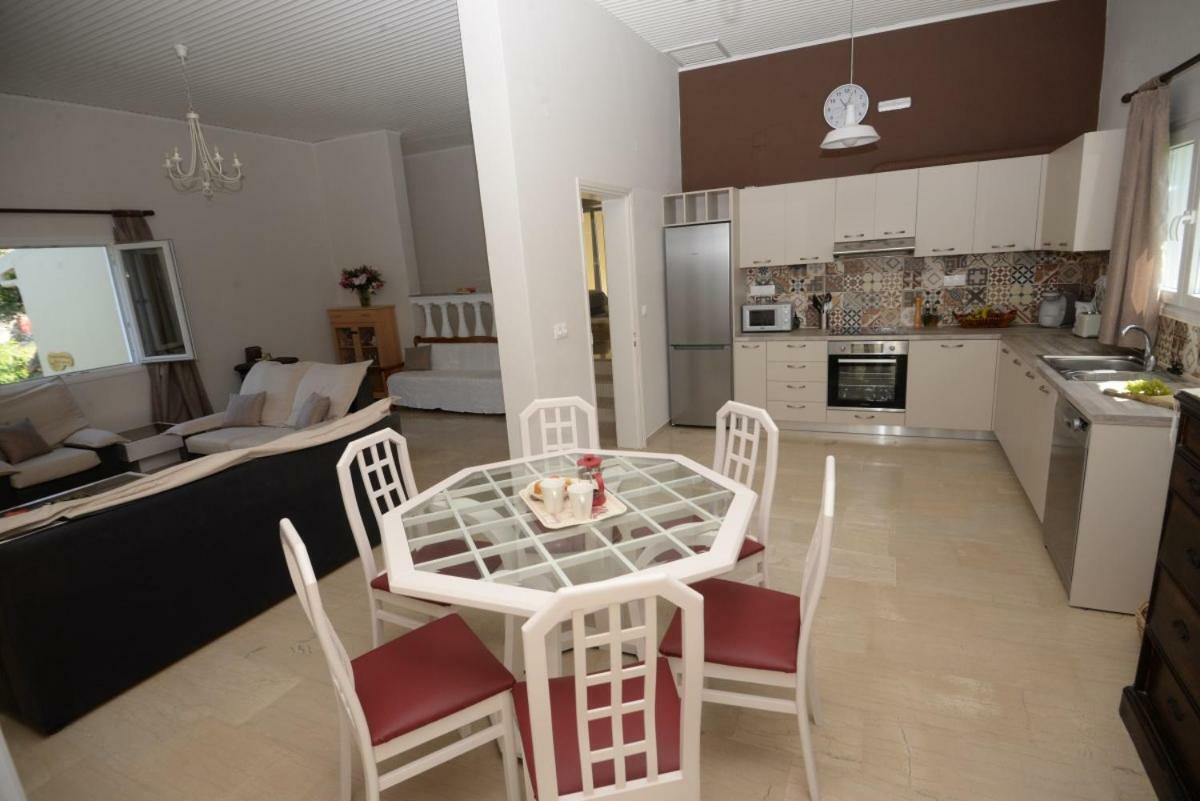 The Olive Grove House Villa คัสซิโอปี ภายนอก รูปภาพ